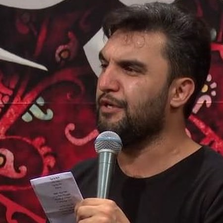 حمید علیمی ندارد گنبد و گلدسته ای